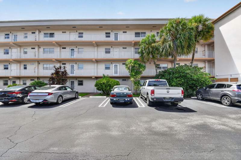 2 bedroom Condominium at 230 NE 26th Avenue #412, Village Royale On The Green Condo, Boynton Beach — photo 4