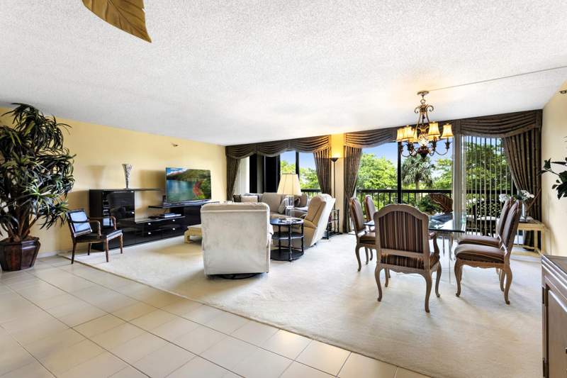 2 bedroom Condominium at 2480 Presidential Way #403, Envoy Condo, West Palm Beach — photo 2