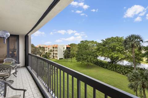 2480 Presidential Way #403, West Palm Beach FL - photo 20 of 42