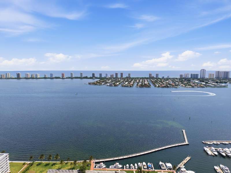2 bedroom Condominium at 220 Lake Shore Drive #1407, Nautilus 220 Condo, Lake Park — photo 4