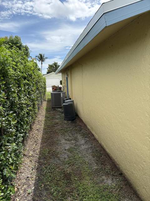 8461 Theresa Road, Boynton Beach FL - photo 7 of 33