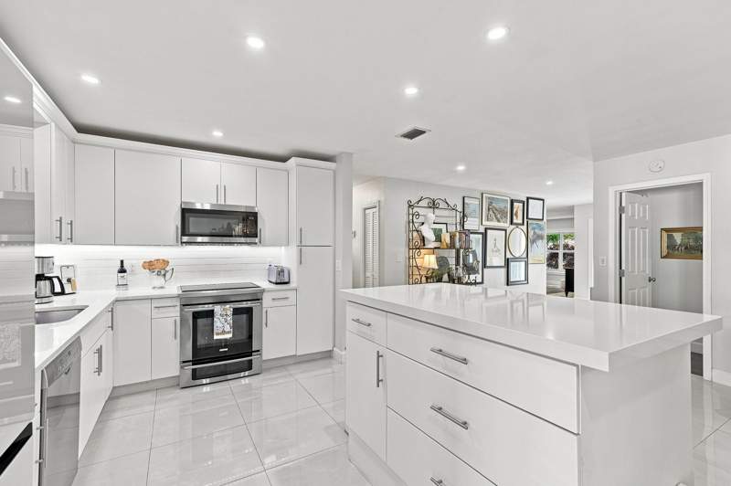 4 bedroom Single Family Residence at 1541 NW 64TH Avenue, CATHEDRAL SQUARE, Margate — photo 4