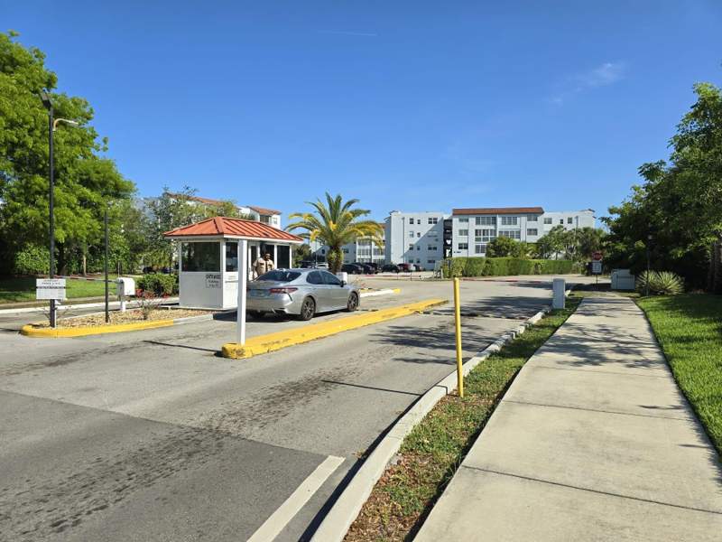 2 bedroom Condominium at 2860 Somerset Drive #317K, Somerset At Lauderdale Lakes, Lauderdale Lakes — photo 2