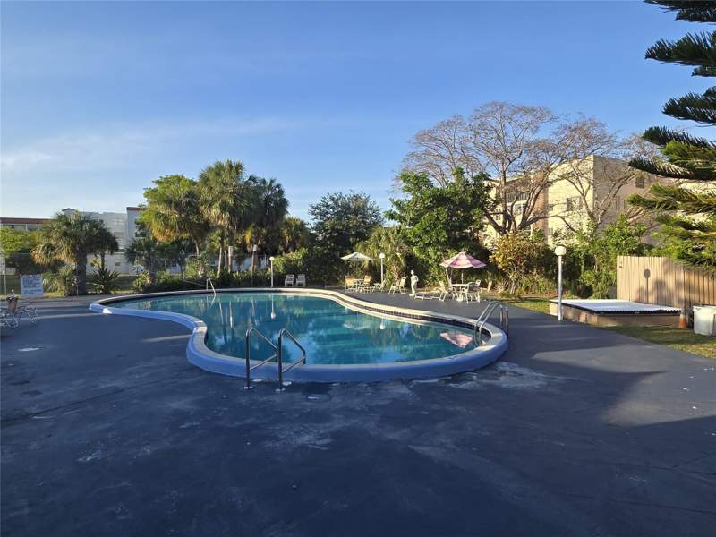 2 bedroom Condominium at 2860 Somerset Drive #317K, Somerset At Lauderdale Lakes, Lauderdale Lakes — photo 4