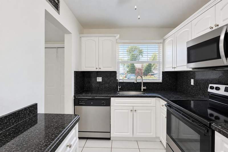 2 bedroom Condominium at 2651 Sunrise Lakes Drive #104, Sunrise Lakes 9 Condo, Sunrise — photo 2