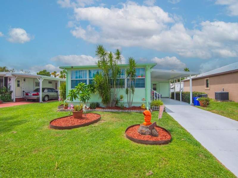 2 bedroom Manufactured Home at 9 Kassaba Lane, Spanish Lakes One, Port St. Lucie — photo 2