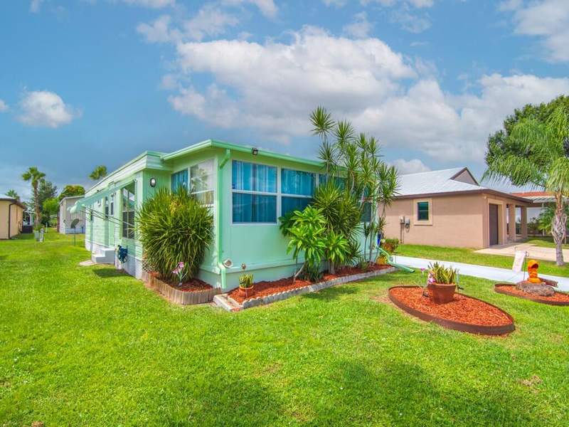 2 bedroom Manufactured Home at 9 Kassaba Lane, Spanish Lakes One, Port St. Lucie — photo 3