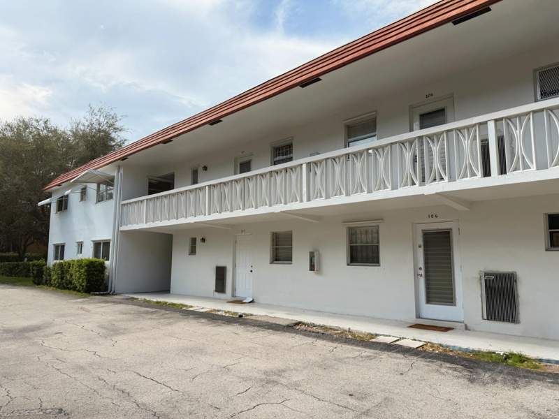 1 bedroom Condominium at 899 SE 2nd Avenue #207, Regis House Condo, Deerfield Beach — photo 2