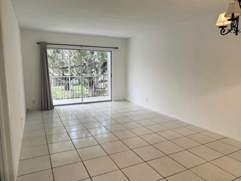 1 bedroom Condominium at 899 SE 2nd Avenue #207, Regis House Condo, Deerfield Beach — photo 4
