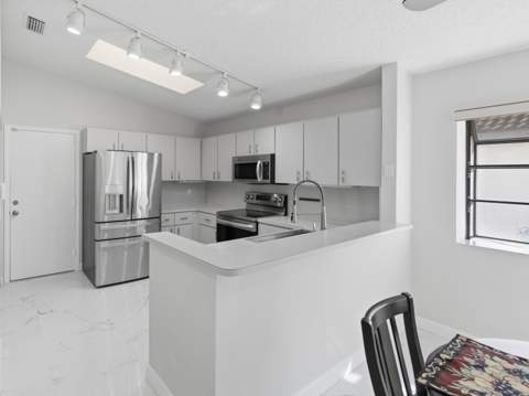 8901 Boatswain Drive, Boynton Beach FL - photo 19 of 104