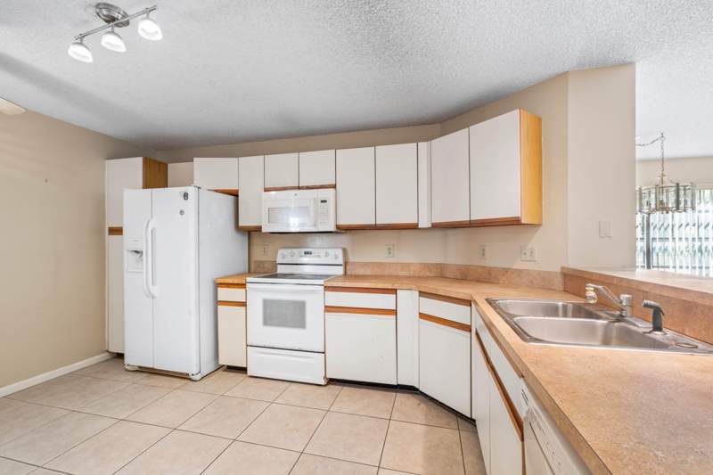 2 bedroom Condominium at 3237 Perimeter Drive #2512, LUCERNE PARK CONDOS , Greenacres — photo 2