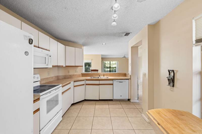 2 bedroom Condominium at 3237 Perimeter Drive #2512, LUCERNE PARK CONDOS , Greenacres — photo 3