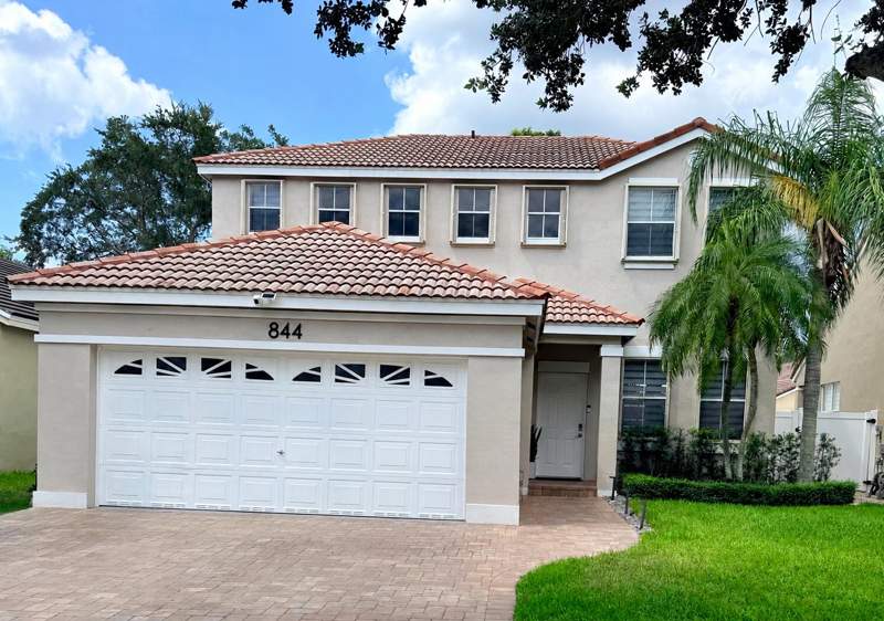 3 bedroom Single Family Residence at 844 Falling Water Road, SECTOR 4 NORTH, Weston — photo 1