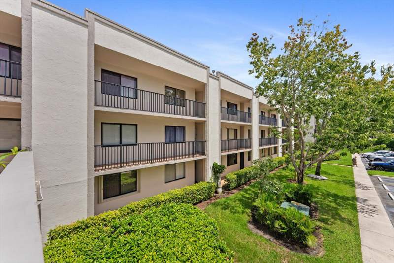2 bedroom Condominium at 10634 W Clairmont Circle, Clairmont Condominium F, Tamarac — photo 3