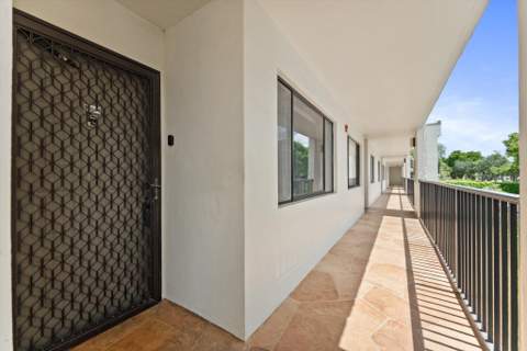 10634 W Clairmont Circle, Tamarac FL - photo 7 of 47