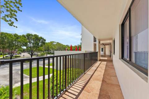 10634 W Clairmont Circle, Tamarac FL - photo 8 of 47