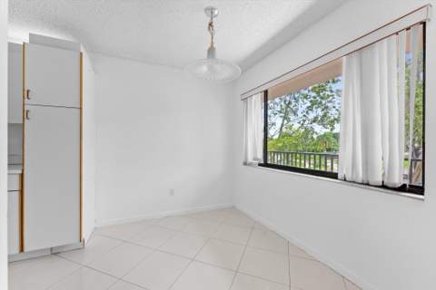 10634 W Clairmont Circle, Tamarac FL - photo 11 of 47