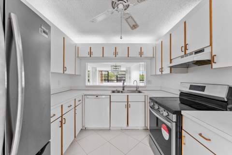 10634 W Clairmont Circle, Tamarac FL - photo 13 of 47