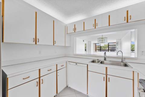 10634 W Clairmont Circle, Tamarac FL - photo 14 of 47