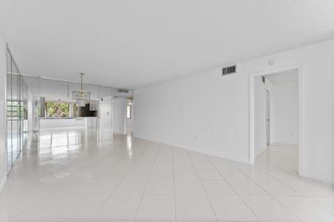 10634 W Clairmont Circle, Tamarac FL - photo 17 of 47