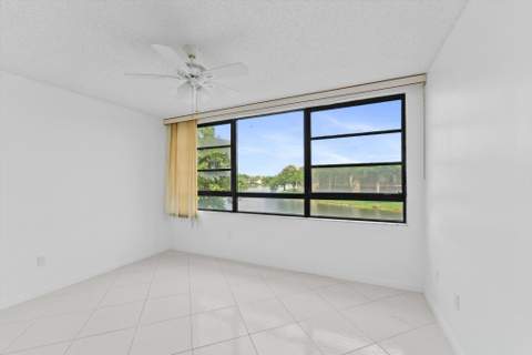 10634 W Clairmont Circle, Tamarac FL - photo 19 of 47