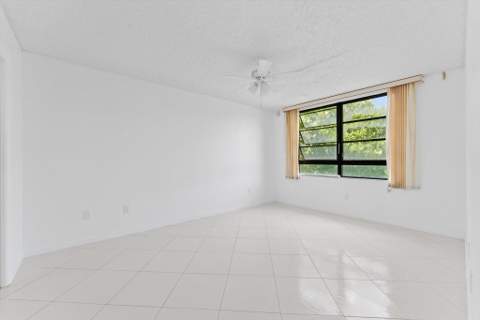10634 W Clairmont Circle, Tamarac FL - photo 21 of 47