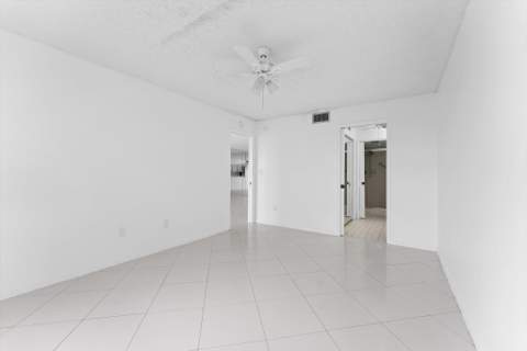 10634 W Clairmont Circle, Tamarac FL - photo 22 of 47