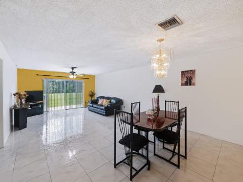 4948 Regina Court, West Palm Beach FL - photo 7 of 17