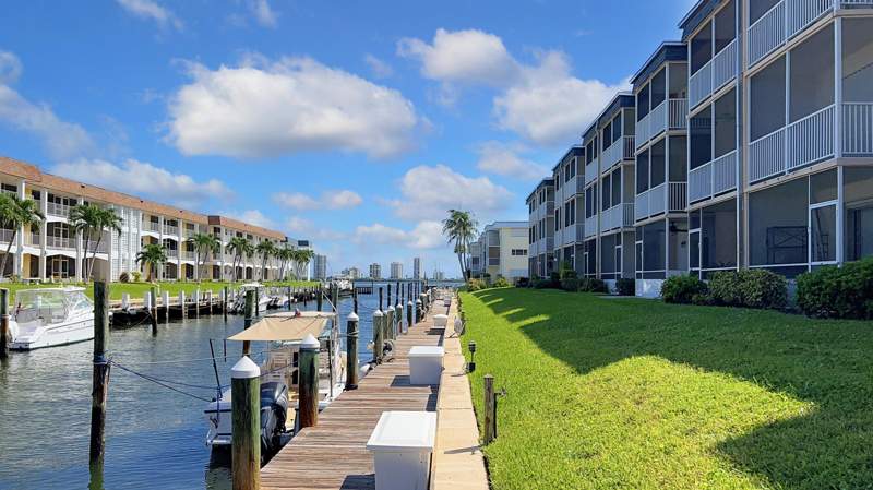 2 bedroom Stock Cooperative at 111 Doolen Court #110, Lake Colony Apts Three Inc, North Palm Beach — photo 2