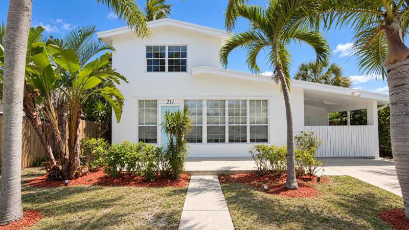 4 bedroom Single Family Residence at 211 Dartmouth Drive, College Park, Lake Worth Beach — photo 1