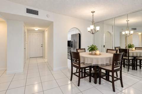 2651 Sunrise Lakes Drive #104, Sunrise FL - photo 6 of 31