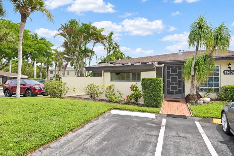2 bedroom Villa at 13602 Via Aurora #A, Palm Greens At Villa Del Ray Condo II, Delray Beach — photo 2