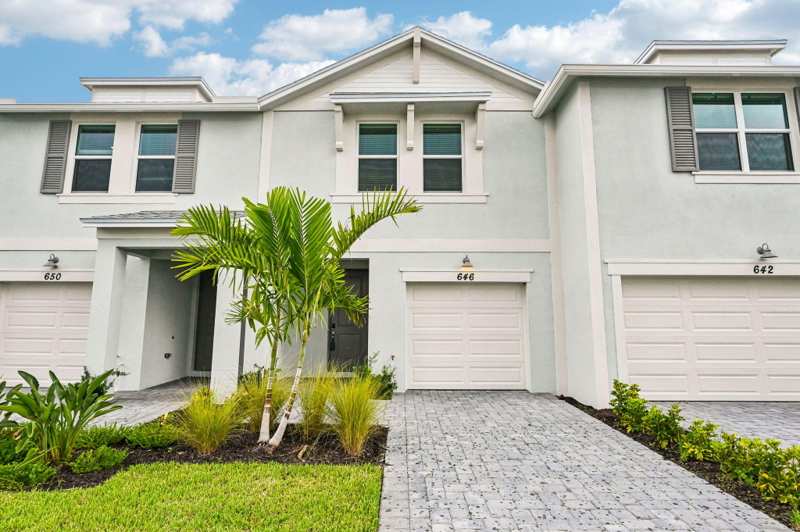 3 bedroom Townhouse at 646 Salisbury Circle, Tidewater, Fort Pierce — photo 1