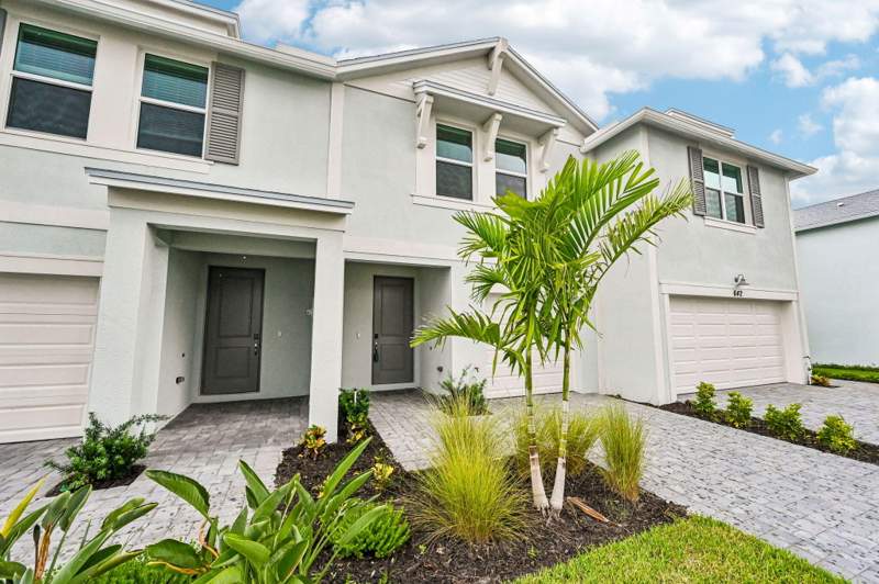 3 bedroom Townhouse at 646 Salisbury Circle, Tidewater, Fort Pierce — photo 2