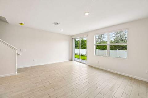 646 Salisbury Circle, Fort Pierce FL - photo 7 of 33
