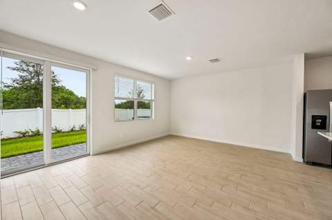 646 Salisbury Circle, Fort Pierce FL - photo 8 of 33