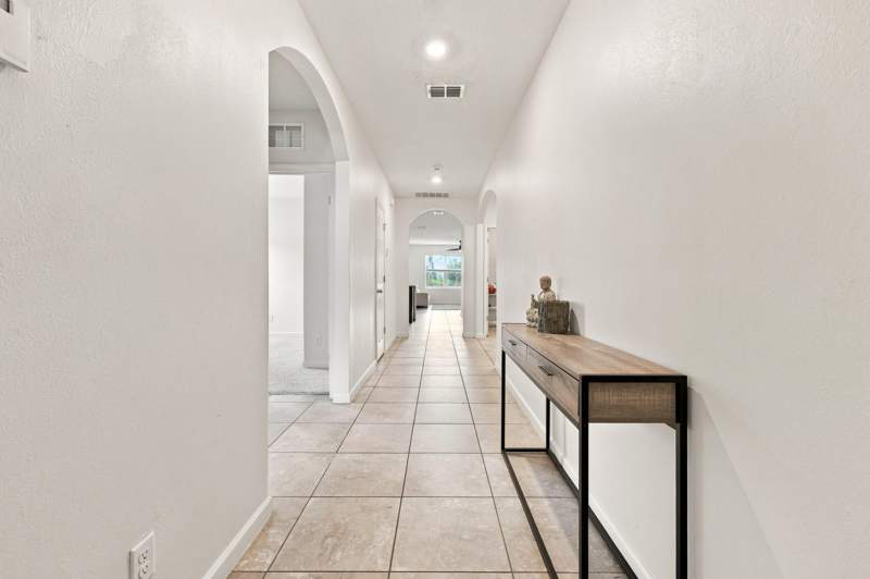 4 bedroom Single Family Residence at 10505 SW Toren Way, Tradition Plat No 20 - The Preserve - Phase 1, Port St. Lucie — photo 5