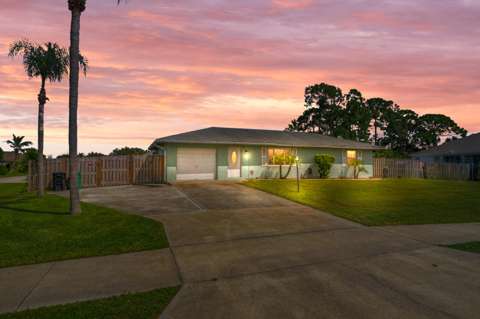 257 SW Thornhill Drive, home for sale in Port St. Lucie 34984