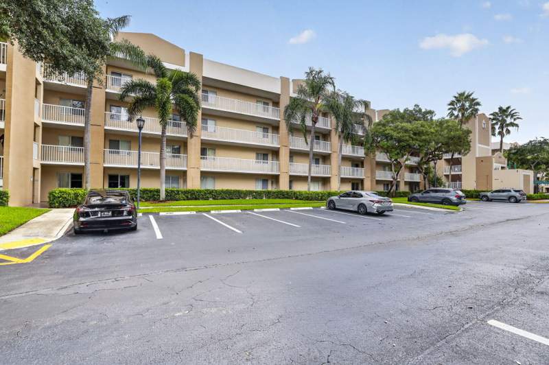 2 bedroom Condominium at 9537 Weldon Circle #405, Weldon Condominium I, Tamarac — photo 2