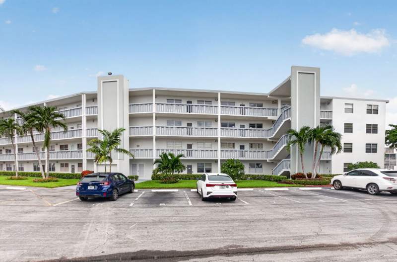 2 bedroom Condominium at 3018 Ainslie B, Century Village, Boca Raton — photo 2
