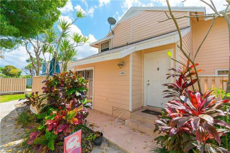 2 bedroom Villa at 2169 Champions Way #2169, Rock Island Land Corp, North Lauderdale — photo 1