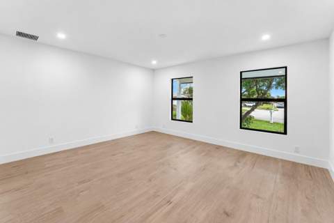 24 Russell Street, Tequesta FL - photo 12 of 20