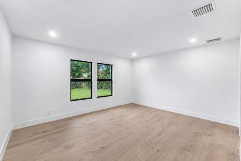 24 Russell Street, Tequesta FL - photo 10 of 20
