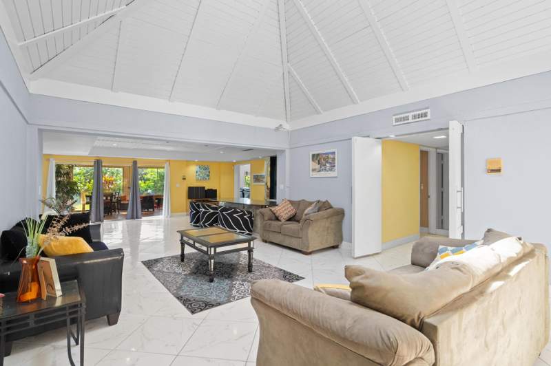 5 bedroom Single Family Residence at 5104 White Oak Lane, Woodlands Third Sec, Tamarac — photo 4
