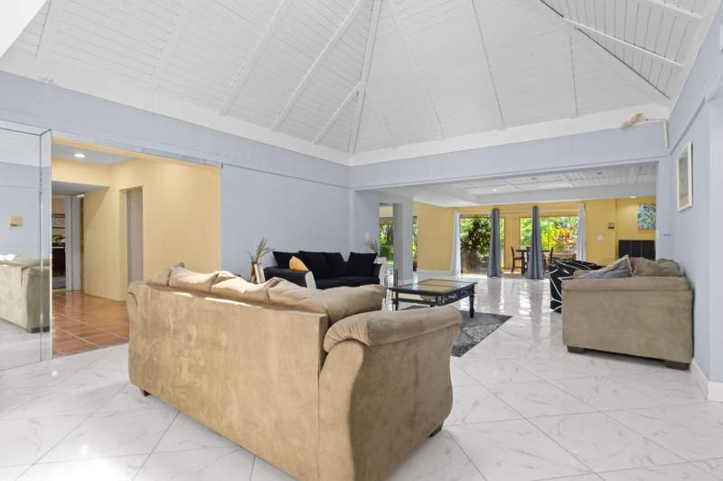 5 bedroom Single Family Residence at 5104 White Oak Lane, Woodlands Third Sec, Tamarac — photo 3
