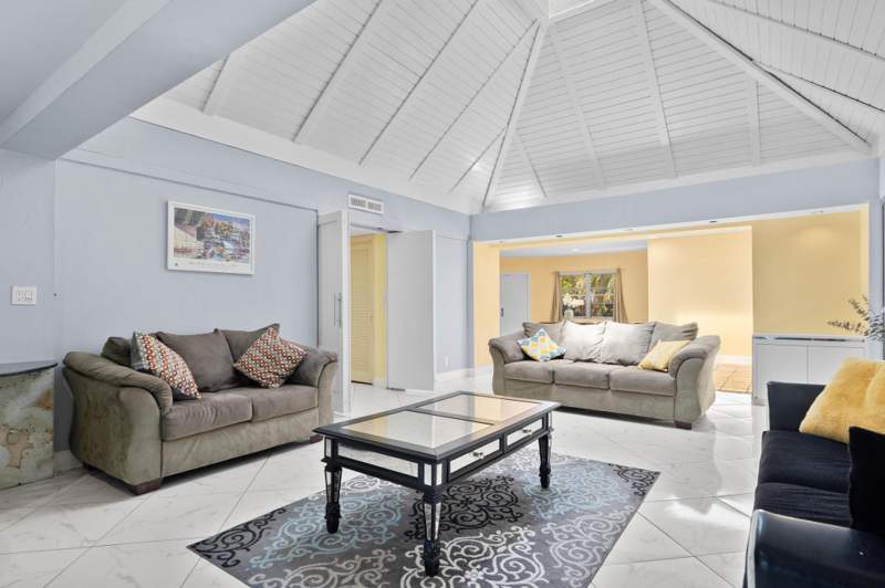 5 bedroom Single Family Residence at 5104 White Oak Lane, Woodlands Third Sec, Tamarac — photo 5