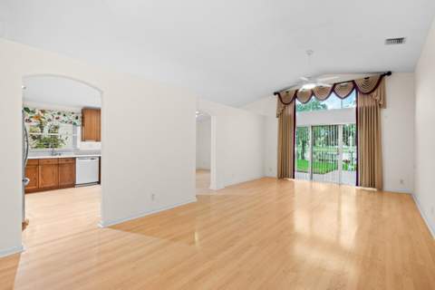 4977 Victoria Circle, West Palm Beach FL - photo 10 of 48