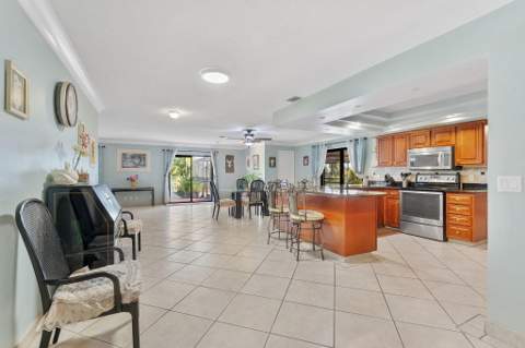 154 Santa Monica Avenue, Royal Palm Beach FL - photo 12 of 54