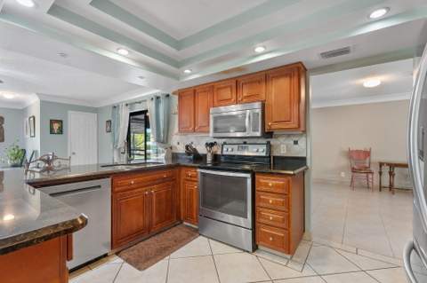 154 Santa Monica Avenue, Royal Palm Beach FL - photo 7 of 54