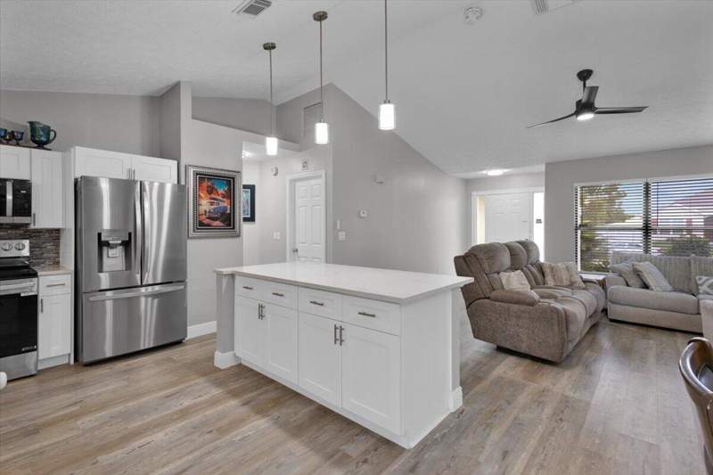 3 bedroom Single Family Residence at 838 SW Sail Terrace, Port St Lucie Section 12, Port St. Lucie — photo 3
